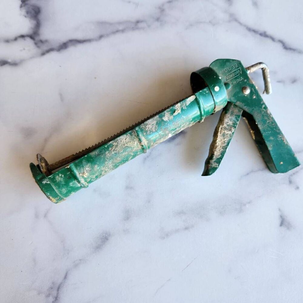 Model 33 newborn green metal caulking gun sealant construction tools tile basebo